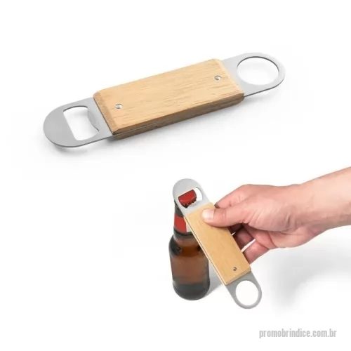 Abridor de garrafa personalizado - Abridor de garrafas em aço inox com corpo em madeira de faia, unindo durabilidade e design rústico. Diferenciado pelo seu formato funcional, conta com um abridor de um lado e uma argola no outro, facilitando o armazenamento e transporte. A tonalidade da madeira e o resultado da impressão podem variar devido às características naturais do material. Dimensões: 40 x 180 x 10 mm. Um brinde sofisticado e exclusivo da Youdu Brindes.