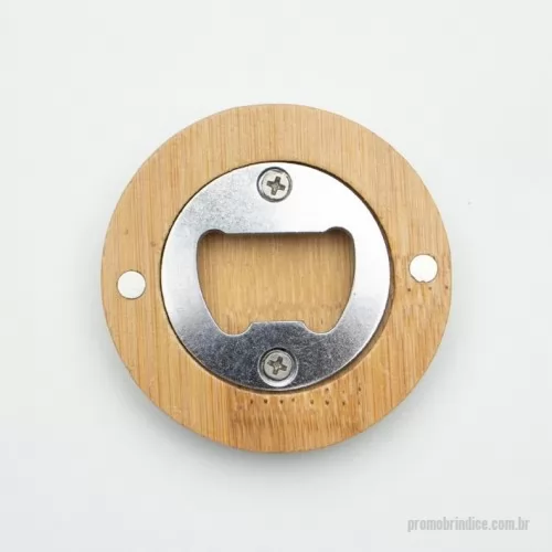 Abridor personalizado - Abridor de garrafa em metal com acabamento em bambu e imã.