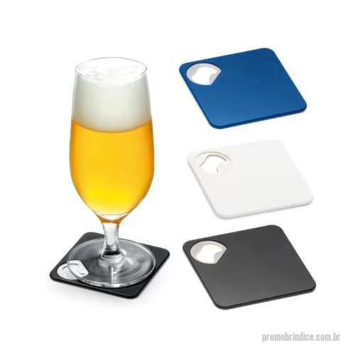 Abridor personalizado - Porta copos. ABS. Com abridor de garrafas. Esponja antiderrapante na base. 82 x 82 x 4 mm