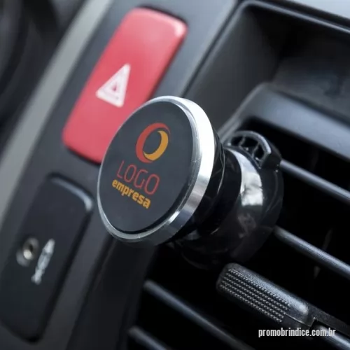 Acessório para carro personalizado - Suporte veicular magnético com seis imãs de alta imantação, contém botão para abertura da presilha. Acompanha duas fichas metálicas.