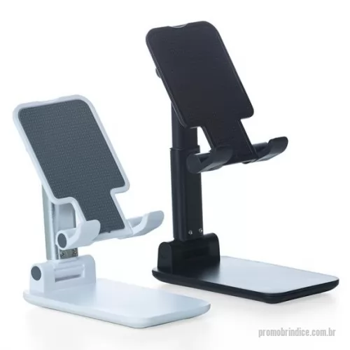 Acessório para celular personalizado - Suporte retrátil para celulares e tablets. Produzido em plástico com haste de alumínio, o suporte possui ângulo ajustável e extensão de altura. Seu tapete de silicone antiderrapante garante a estabilidade do eletrônico sem machucar sua traseira. As “canaletas” também revestidas de silicone encaixam perfeitamente ao eletrônico sem bloquear a visualização da tela, além do espaçamento ideal que permite o carregamento do celular/tablet no suporte sem bloquear a visão ou atrapalhar sua estadia. Com base de silicone antiderrapante, o suporte permanece fixo e estável nas mais diversas superfícies.