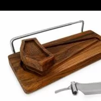 Guilhotina para queijo. Produto premium, artesanal de alto padrão. Madeira Teca de reflorestamento. Ideal para brindes corporativos Aço inox 304