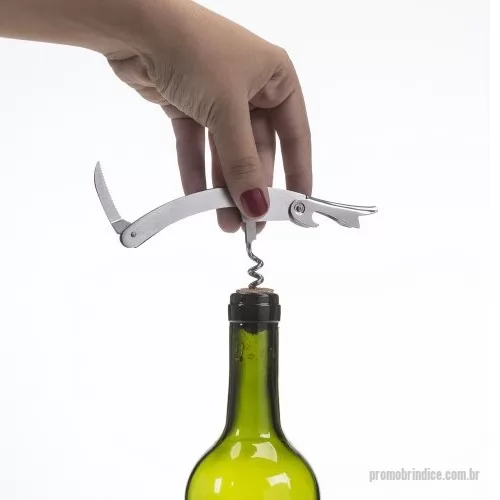 Acessório para vinho personalizado - Saca rolha em material metal. Embalagem, saquinho plástico.