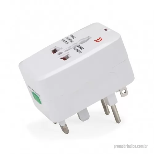 Adaptador de tomada universal personalizado - Adaptador universal branco em plástico resistente.Possui plug EUROPE: para uso basta puxar a tomada cental, para guardar empurrar para dentro. Plug UK/SP: empurre o botão verde de lock para unlock e a tomada irá pra fora, para guardar basta empurrar a tomada de volta para dentro e empurre o botão para lock(neste processo é necessário segurar a tomada enquanto trava). Plug USA/JAPAN/AUST/THAI: empurre o botão verde de lock para unlock e a tomada irá pra fora, para guardar basta empurrar a tomada de volta para dentro e empurre o botão para lock(neste processo é necessário segurar a tomada enquanto trava). Parte central basta conectar algum dispositivo e utilizar as outras tomadas para conectar à energia. Quando o adaptador estiver com a luz vermelha acesa significa que está funcionando.