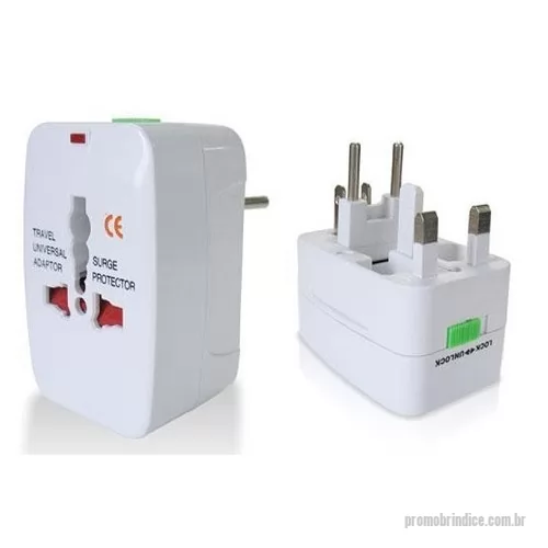 Adaptador de tomada universal personalizado - Adaptador universal branco em plástico resistente.Possui plug EUROPE: para uso basta puxar a tomada cental, para guardar empurrar para dentro. 