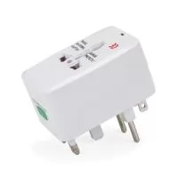 Adaptador universal branco em plástico resistente.Possui plug EUROPE: para uso basta puxar a tomada cental, para guardar empurrar para dentro. Plug UK/SP: empurre o botão verde de lock para unlock e a tomada irá pra fora, para guardar basta empurrar a tomada de volta para dentro e empurre o botão para lock(neste processo é necessário segurar a tomada enquanto trava). Plug USA/JAPAN/AUST/THAI: empurre o botão verde de lock para unlock e a tomada irá pra fora, para guardar basta empurrar a tomada de volta para dentro e empurre o botão para lock(neste processo é necessário segurar a tomada enquanto trava). Parte central basta conectar algum dispositivo e utilizar as outras tomadas para conectar à energia. Quando o adaptador estiver com a luz vermelha acesa significa que está funcionando.