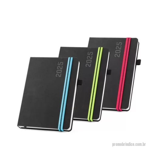 Agenda personalizada - Agenda A5 em tecido poliéster. Está organizada num plano diário. Com suporte para esferográfica (não inclusa) e marcador em fita. 145 x 212 mm  