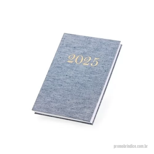 Agenda personalizada - Agenda Diária 2025 Linho Descrição: Planeje seu dia a dia com a nossa agenda diária 2025 de linho. Organizar-se ficou ainda mais fácil! Contém folhas para dados pessoais, calendários 2025 à 2027, planejamento 2025 e DDI. Altura : 20,5 cm x Largura : 14,3 cm x Espessura : 2 cm Peso aproximado (g): 396