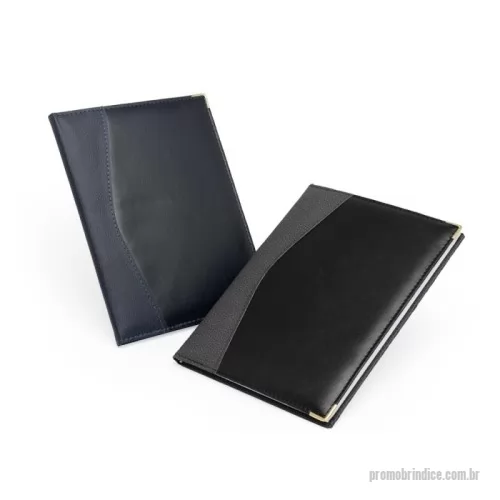 Agenda personalizada - Agenda diária 2025 de couro sintético. Contém fita de cetim marca página, dados pessoais, calendário de 2024 à 2026, mapas, telefone Úteis, planejamentos, códigos do serviço DDI e DDD.