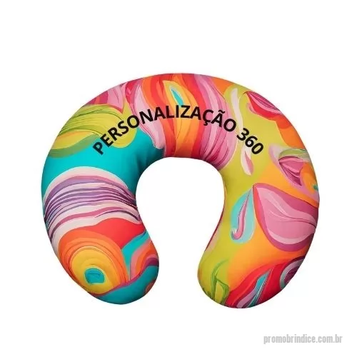Almofada de pescoço personalizada - Almofada de Pescoço Toda Personalizada. Temos o prazer de apresentar a Almofada de Pescoço Personalizada, um produto único desenvolvido para atender às demandas do mercado de brindes corporativos. Esta almofada é ideal para proporcionar conforto e relaxamento durante viagens, intervalos no trabalho ou momentos de descanso. Com um design ergonômico, ela se ajusta perfeitamente ao contorno do pescoço, oferecendo suporte adequado e aliviando a tensão muscular.  O que torna esta almofada especial é a opção de personalização, permitindo que você inclua o logotipo, o nome da empresa ou qualquer outra arte que seja relevante para a sua marca. Assim, você terá um produto exclusivo e de alta qualidade para presentear seus clientes, parceiros de negócios ou colaboradores, reforçando a imagem da sua empresa e estabelecendo uma conexão duradoura.  Produzida com materiais macios e resistentes, a almofada de pescoço personalizada proporciona uma sensação de conforto ao toque, garantindo momentos agr
