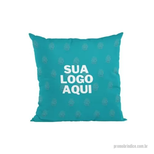 Almofada personalizada - A Almofada Decorativa Personalizada Cine2U é perfeita para dar um toque de estilo e conforto ao seu ambiente. Produzida em poliéster resistente, possui enchimento de fibra siliconada antialérgica, garantindo maciez e segurança para toda a família. Todas as capas contam com zíper, permitindo retirar o refil e realizar a lavagem de forma prática e segura. Ideal para salas, quartos, eventos corporativos ou como brinde promocional exclusivo, pode ser personalizada com o logo da sua empresa, fotos ou frases especiais.
