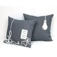 TAMANHO APROXIMADO  DE 30x30CM - SEM ENCHIMENTO   POR SE TRATAR DE COSTURA HAVERA VARIAÇÕES   TECIDO:  SOMENTE  EM OXFORD   ENCHIMENTO SOMENTE  COM FIBRA SILICONADA  ANTIALERGICA   GRAVAÇÃO NO SILK DIGITAL FRONTAL OU FRENTE VERSO  ATE 13CM   OU GRAVAÇÃO EM SUBLIMAÇÃO TOTAL SEM LIMITES DE CORES   CORES  DA  ALMOFADA: TODAS AS CORES PRIMARIAS  OU COR ESPECIFICA EM SUBLIMAÇÃO  FECHAMENTO COM ZIPER INVISIVEL E EMBALADA INDIVIDUALMENTE 