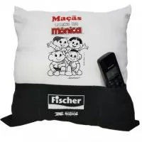 Almofada com bolsos para controle remoto, produzida em microfibra e com enchimento em fibra siliconada, super macia. Produzimos em qualquer cor. A gravação pode ser feita em sublimação ou serigrafia. Medidas 40x38