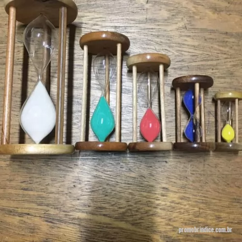 Ampulheta personalizada - Ampulheta personalizada, fabricado  com moldura de madeira e vidro com areia colorida varios tamanhos,fabricação propria. Brinde indicado para area medicao.