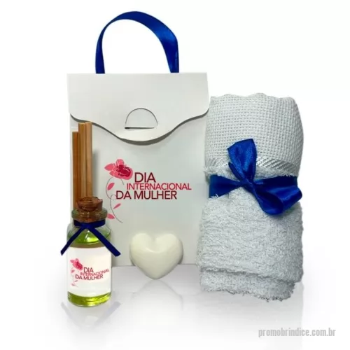 Aromatizador com varetas personalizado - Kit Dia da Mulher é composto:  1 Aromatizador  1 Toalha Lavabo  1 Sabonete de Coração  1 Sacola de Kraf com fita Personalizada.  Faça ainda hoje o seu orçamento!