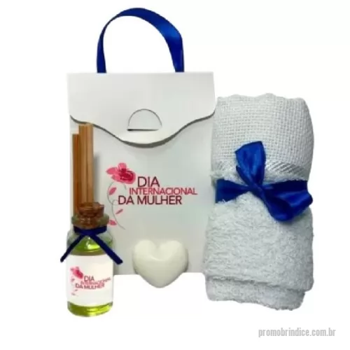 Aromatizador de ambiente personalizado - Este kit contém:      1 aromatizador de ambiente      1 toalha lavabo      1 sabonete em formato de coração      1 sacola de kraft com fita personalizada  ________________________________________________________________  * Consulte quantidade mínima *Confira opções de personalização *Imagem meramente ilustrativa *Na falta de algum item, pode ser substituído, sob consulta, por outro de igual valor e qualidade.   Entre em contato, informe o seu CNPJ Atendimento somente para Empresas 