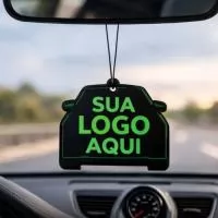 Cheirinho de carro personalizado com a logo da sua empresa — o brinde criativo que divulga sua marca todos os dias dentro do veículo.  Divulgação constante da marca Ideal para campanhas de marketing Produto de baixo custo e alto impacto