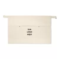O Avental Multiusos em Lona Chicory é resistente e funcional, ideal para uso em cozinhas, churrascos, oficinas ou eventos promocionais. Produzido em 100% algodão (260 g/m²), oferece durabilidade e conforto durante o uso. Possui 3 bolsos frontais que garantem praticidade para armazenar utensílios, ferramentas ou acessórios, além de fita para amarrar à cintura, proporcionando ajuste seguro. Um brinde corporativo versátil e elegante, que pode ser personalizado com o logo da sua empresa, tornando-se uma lembrança útil e memorável para clientes e colaboradores.
