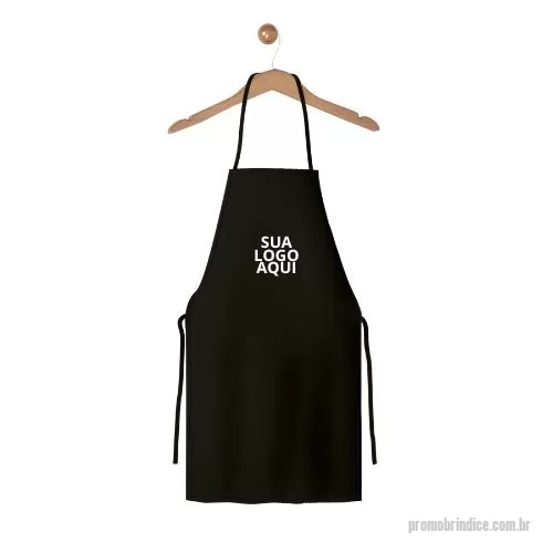 Avental personalizado - O Avental Personalizado Cine2U é ideal para quem ama cozinhar ou preparar aquele churrasco especial. Confeccionado em 100% poliéster, é resistente, lavável e garante praticidade no dia a dia. Com medidas de 65 x 85 cm (LxA), possui um grande bolso frontal de 25 x 25 cm, perfeito para guardar utensílios, condimentos ou acessórios durante o preparo. Além da funcionalidade, o avental pode ser personalizado com o logo da sua empresa, nomes ou frases, tornando-se um brinde corporativo exclusivo e memorável. Seja em eventos, campanhas promocionais ou como presente para clientes e colaboradores, este avental une estilo, utilidade e impacto promocional.