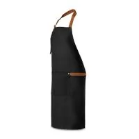 Avental confeccionado em 100% algodão canvas (300 g/m²), perfeito como brinde personalizado para ações gastronômicas e corporativas. Possui 3 bolsos multifuncionais e uma tira lateral para suporte de pano de cozinha, garantindo praticidade no uso. Conta com detalhes em metal e tira do pescoço ajustável, proporcionando conforto e durabilidade. Medindo 680 x 900 mm, é ideal para chefs, eventos ou campanhas promocionais que valorizam qualidade e estilo.