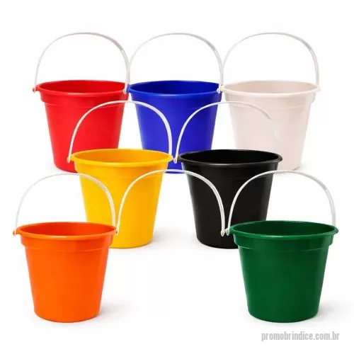 Balde personalizado - Balde de praia com alça fabricado em polipropileno, com capacidade de 1,0 litro, peso aproximado de 55 gramas, altura de 12,2 cm, diâmetro da boca de 13,6 cm e base com 10,3 cm, proporcionando estrutura leve e resistente para uso contínuo. Possui alç