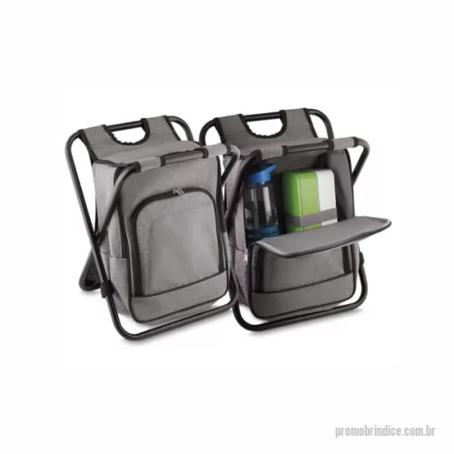 Banqueta com bolsa térmica personalizada - Bolsa térmica que se transforma em apoio para assento/cadeira. Com capacidade 16 litros. Fabricada em tecido poliéster 600D, alça de costas regulável. Bolso frontal com zíper e parte interna soldada e ampla, que pode reter líquidos. Suporta até 110kgs.