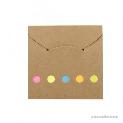 Bloco adesivado ecológico personalizado - Mini bloco ecológico formato envelope com autoadesivos e capa com detalhes vazados. Contém bloco pequeno e conjunto com cinco bloquinhos autoadesivos coloridos.