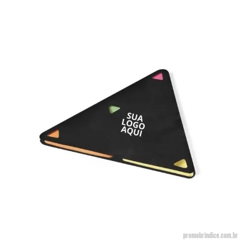 Bloco adesivado personalizado - Bloco Adesivo Triangular Personalizado . Conjunto de 4 blocos adesivados triangulares, cada um com 25 folhas e protegidos por uma capa em cartão, é um brinde inovador e funcional. Com dimensões de 91 x 91 mm, este kit é perfeito para brindes corporativos e brindes para empresa, oferecendo uma maneira criativa e prática de manter notas importantes sempre à vista
