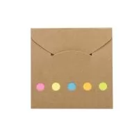 Mini bloco ecológico formato envelope com autoadesivos e capa com detalhes vazados. Contém bloco pequeno e conjunto com cinco bloquinhos autoadesivos coloridos.