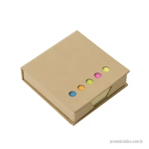 Bloco Anotações personalizado - Bloco de anotações ecológico quadrado com post-it. Possui 5 furos na tampa equivalente aos post-its coloridos internos que têem aproximadamente 20 folhas e bloco amarelo com aproximadamente 150 folhas.