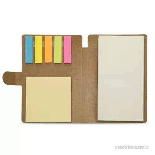 Bloco Anotações personalizado - Bloco de anotações ecológico, material em kraft. Possui uma trava na própria capa, cinco blocos autoadesivos coloridos com aproximadamente 25 folhinhas , bloco autoadesivo amarelo com aproximadamente 25 folhas e bloco grande com aproximadamente 70 folhas. OBS.: IMAGEM MERAMENTE ILUSTRATIVA, não acompanha caneta!  Altura :  15,3 cm  Largura :  10,3 cm  Medidas aproximadas para gravação (CxL):  14,8 cm x 9,6 cm  Peso aproximado (g):  79