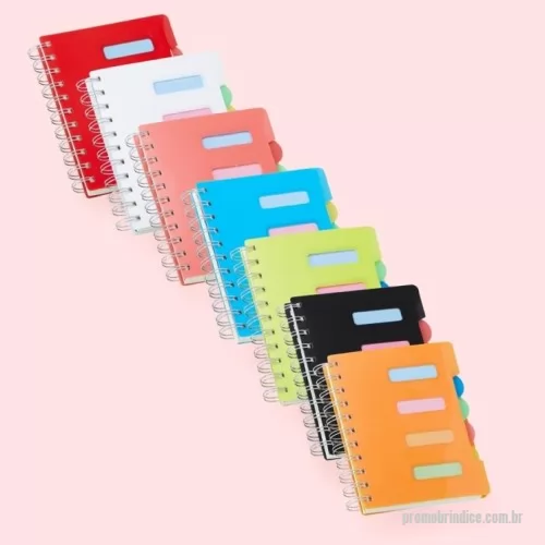 Bloco Anotações personalizado - Caderno pequeno com 4 divisórias e abas para identificações, capa plástica com wire-o metálico. Contém aproximadamente 103 folhas marfins e folha inicial com tarjas para organizar e identificar as divisórias.  Altura :  14,5 cm  Largura :  12,3 cm  Espessura :  1,4 cm  Medidas aproximadas para gravação (CxL):  3 cm x 14 cm  Peso aproximado (g):  152