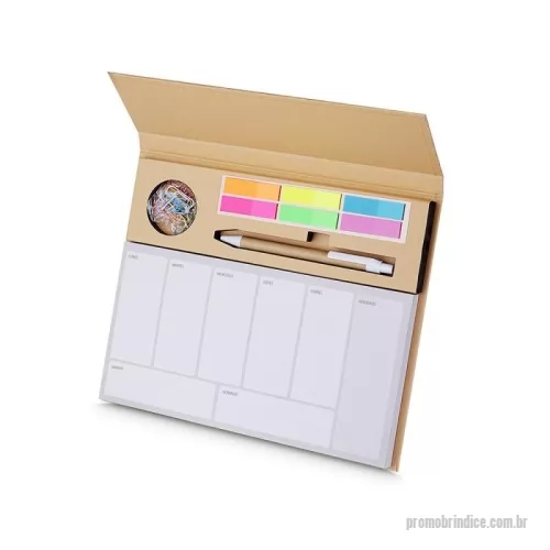 Bloco Anotações personalizado - Bloco de anotações em papel Kraft, contendo:  Bloco de Planejamento Semanal com 100 folhas; 6 Sticky notes coloridos; 1 Caneta de Papelão; Acompanha clipes coloridos.  *Os dias da semana encontram-se descritos em espanhol.