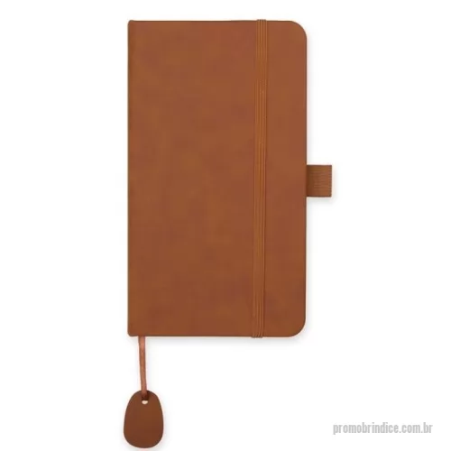 Bloco Anotações personalizado -  Organize seus planejamentos de forma mais eficiente com nossa caderneta emborrachada. Com aproximadamente 96 folhas pautadas, ela oferece um espaço prático para anotar a data e planejar atividades com facilidade. Logo na primeira página, há um cadastro para dados pessoais, além de uma régua de 15 cm integrada à folha, tornando a caderneta ainda mais funcional. Com capa emborrachada, suporte para caneta em nylon, elástico para fechamento e fita de cetim com etiqueta e espaço para personalização, que permite marcar as páginas mais importantes. Essa caderneta é tudo o que precisa para acompanhar qualquer rotina de forma eficiente e organizada.