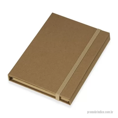 Bloco Anotações personalizado - Bloco de Anotações com Acessórios – Funcionalidade Sustentável para o Dia a Dia  Bloco de anotações em papel kraft, com aproximadamente 70 folhas pautadas, ideal para organizar ideias, listas e recados. Conta com notas autoadesivas coloridas, compartimento interno para guardar anotações, régua plástica de 12 cm e caneta em material ecológico. Compacto, prático e com visual rústico, é uma excelente opção para uso pessoal ou como brinde corporativo.  Especificações:  Altura: 15,9 cm  Largura: 11,4 cm  Espessura: 1,7 cm  Área para gravação: 13 cm x 8 cm  Peso aproximado: 163 g