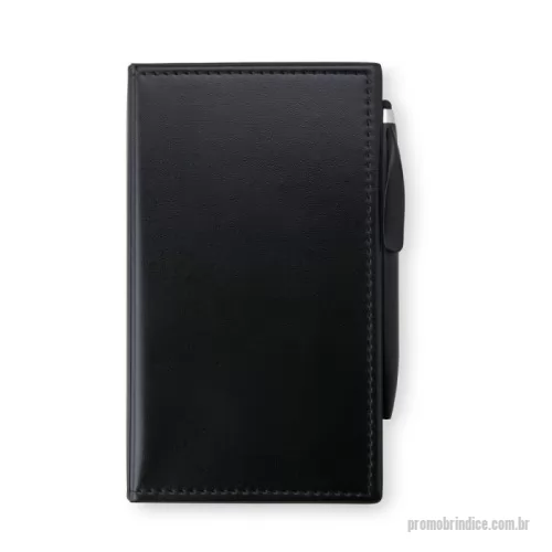 Bloco Anotações personalizado - Kit de Anotações com Couro Sintético e Caneta Touchscreen – Organização com Elegância  Este sofisticado kit de anotações é perfeito para quem valoriza organização com estilo. Produzido em couro sintético, contém três blocos com aproximadamente 50 folhas cada, além de um conjunto de cinco marcadores plásticos autoadesivos com cerca de 25 folhas por cor. Acompanha uma caneta plástica touchscreen com carga esferográfica azul (1.0 mm) e acionamento por rotação. Ideal para reuniões, estudos ou uso corporativo.  Especificações:  Altura: 19,2 cm  Largura: 12 cm  Espessura: 1,8 cm  Área para gravação: • Bloco: 17 cm x 8,5 cm • Caneta: 2,5 cm x 0,1 cm  Tamanho da caneta: 14,1 cm x 1,6 cm  Peso aproximado: 222 g