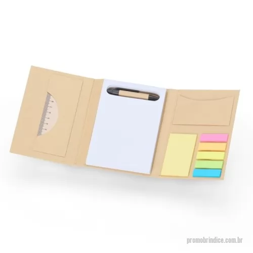 Bloco Anotações personalizado - Bloco de Anotações Ecológico, material em kraft. Possui notas autoadesivas, aproximadamente 25 folhas, bloco autoadesivo amarelo com aproximadamente 25 folhas, compartimento para guardar anotações, uma régua em material plástico de 12 cm, caneta de papelão e bloco grande com aproximadamente 100 folhas
