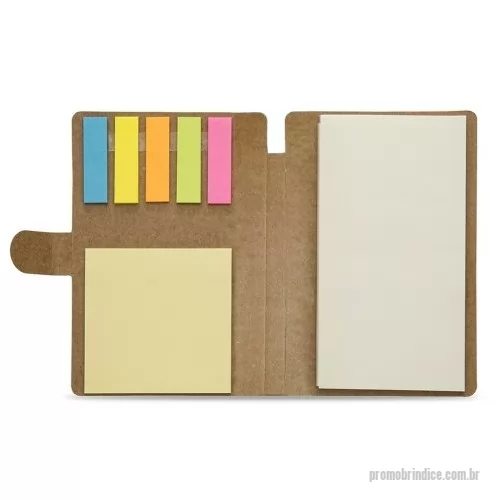 Bloco Anotações personalizado - Bloco de anotações ecológico, material em kraft. Possui uma trava na própria capa, cinco blocos autoadesivos coloridos com aproximadamente 25 folhinhas , bloco autoadesivo amarelo com aproximadamente 25 folhas e bloco grande com aproximadamente 70 folhas. OBS.: IMAGEM MERAMENTE ILUSTRATIVA, não acompanha caneta!  Altura: 15,3 cm Largura: 10,3 cm Medidas aproximadas para gravação: (CxL): 14,8 cm x 9,6 cm
