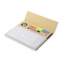 Bloco de anotações em papel Kraft, contendo:  Bloco de Planejamento Diário com 100 folhas; 6 Sticky notes coloridos; 1 Caneta de Papelão; Acompanha clipes coloridos.