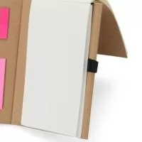 Anote e marque os registros importantes com nosso Bloco de Anotações em Kraft. Ideal para acompanhar uma rotina cheia de anotações, com aproximadamente 80 folhas marfim para escrever e destacar sempre que necessário. Conta com um bloco autoadesivo rosa com cerca de 25 folhas, autoadesivos coloridos com aproximadamente 24 unidades e um suporte para caneta em nylon, deixando tudo mais acessível. Com o Bloco de Anotações em Kraft, você terá tudo o que precisa para registrar e organizar  ideias de forma eficiente. 