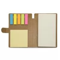 Bloco de anotações ecológico, material em kraft. Possui uma trava na própria capa, cinco blocos autoadesivos coloridos com aproximadamente 25 folhinhas , bloco autoadesivo amarelo com aproximadamente 25 folhas e bloco grande com aproximadamente 70 folhas. OBS.: IMAGEM MERAMENTE ILUSTRATIVA, não acompanha caneta!  Altura: 15,3 cm Largura: 10,3 cm Medidas aproximadas para gravação: (CxL): 14,8 cm x 9,6 cm