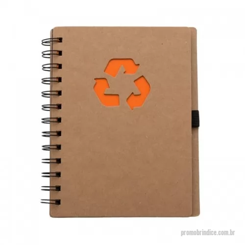 Bloco ecológico personalizado - Bloco de anotação ecológico com símbolo reciclado na capa, acompanha as folhas: vermelha, amarela, laranja, azul, verde e preto, possibilitando deixar a cor desejada como fundo do logo reciclado. Possui aproximadamente 70 folhas brancas pautadas com logo reciclado na lateral inferior das folhas, possui também elástico suporte para caneta(não acompanha caneta).