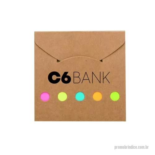 Bloco ecológico personalizado - Mini bloco ecológico formato envelope com autoadesivos e capa com detalhes vazados. Contém bloco pequeno e conjunto com cinco bloquinhos autoadesivos coloridos.