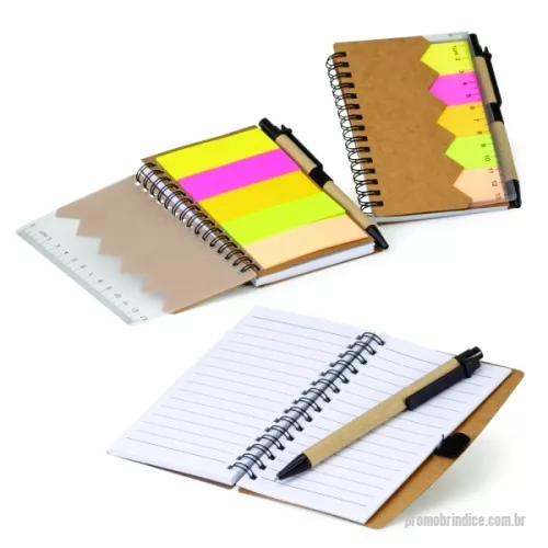 Bloco ecológico personalizado - Bloco de anotações ecológico com autoadesivos, régua e caneta, feito em Kraft. Contém folha com régua 13 cm, cinco autoadesivos com aproximadamente 13 folhas, bloco com aproximadamente 69 folhas brancas com pauta, porta caneta elástico e acompanha caneta de papelão com detalhes plásticos, carga esferográfica azul 1.0mm e acionamento por clique. Gravação da logomarca em 1 cor já inclusa.