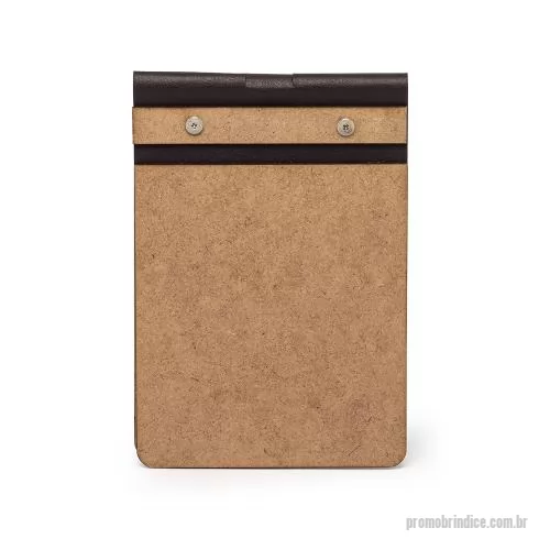 Bloco ecológico personalizado - Bloco de anotações Ecológico em MDF com porta caneta e detalhes em couro sintético. Contém aproximadamente 98 folhas recicláveis e sem pauta. OBS.: NÃO ACOMPANHA CANETA, IMAGEM MERAMENTE ILUSTRATIVA.