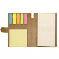 Bloco de anotações ecológico, material em Kraft. Possui uma trava na própria capa, cinco blocos autoadesivos coloridos com aproximadamente 25 folhinhas , bloco autoadesivo amarelo com aproximadamente 25 folhas e bloco grande com aproximadamente 70 folhas. OBS.: IMAGEM MERAMENTE ILUSTRATIVA, não acompanha caneta. Gravação da logomarca em 1 cor já inclusa.