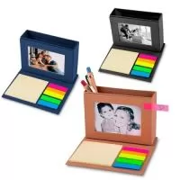 Bloco de anotações ecológico com autoadesivos, porta caneta e porta retrato. Contém conjunto de cinco bloquinhos autoadesivos coloridos, bloco autoadesivo para anotações , porta canetas e porta retrato.