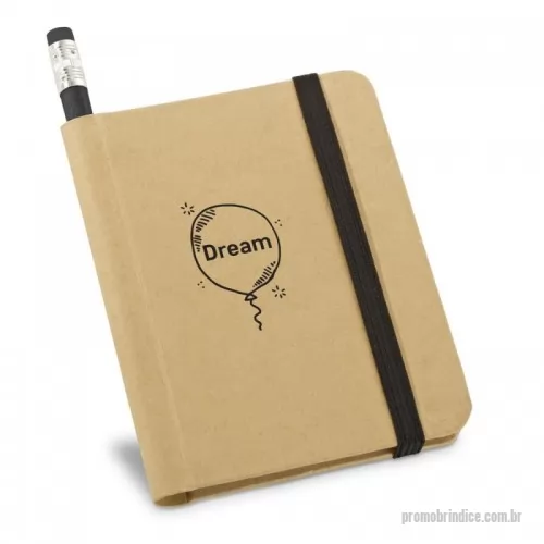 Bloco personalizado - Caderno A7 com 70 folhas lisas de papel reciclado, capa dura em cartão e elástico. Incluso lápis com borracha na ponta. 82 x 105 mm