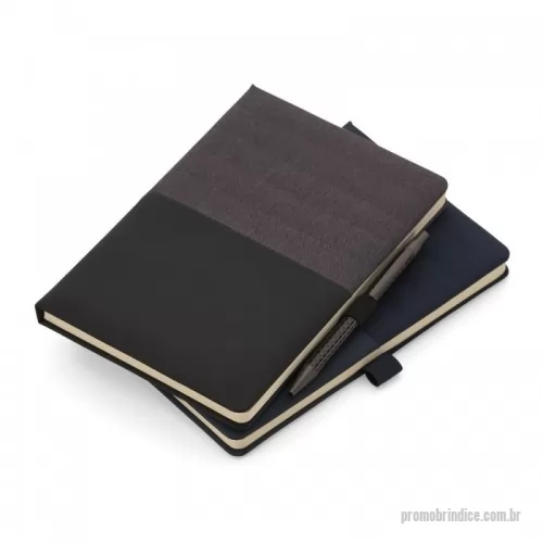 Bloco personalizado - Bloco de anotações com suporte para caneta. Capa dura almofadada em material sintético. Miolo 80 folhas pautadas na cor bege. Caneta não inclusa.