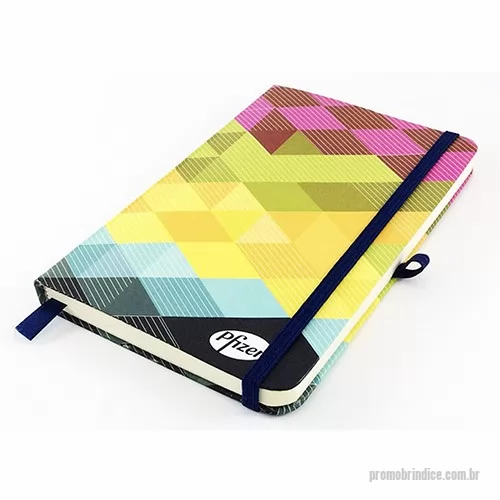 Bloco personalizado - Com um design agradável e de grande utilidade, o moleskine agrada todos os publicos. Material 100% personalizado. Tamanho 9x14 ou 14x21 cm. Capa dura impressa em 4 cores. Miolo possui 80 folhas com ou sem personalização no papel off set ou pólen. Elástico para caneta, para fechamento e fitilho. 